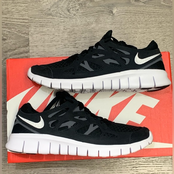 Nike Shoes - NEW Womens Nike Free run 2 Blk/White size 8